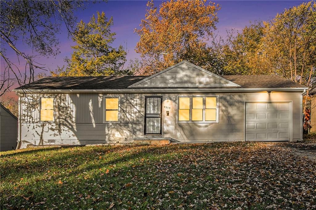 Photo of 9812 Marsh Avenue, Kansas City, MO 64134 (MLS # 2596777)