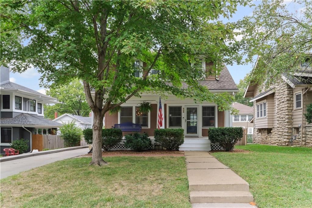 Photo of 408 W 61st Street, Kansas City, MO 64113 (MLS # 2608936)