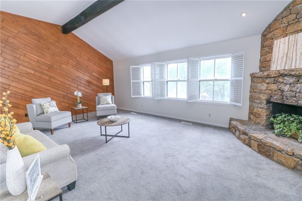 16015 Meadow Lane