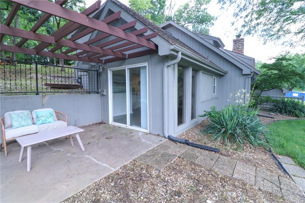 16015 Meadow Lane