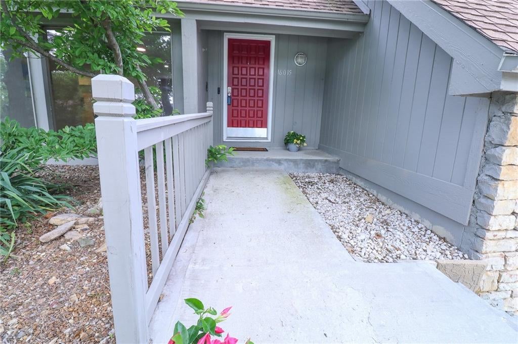 16015 Meadow Lane