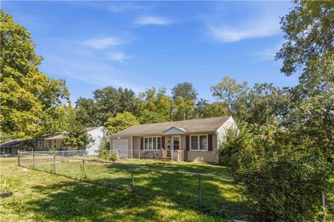 Photo of 9643 McGee Street, Kansas City, MO 64114 (MLS # 2645488)