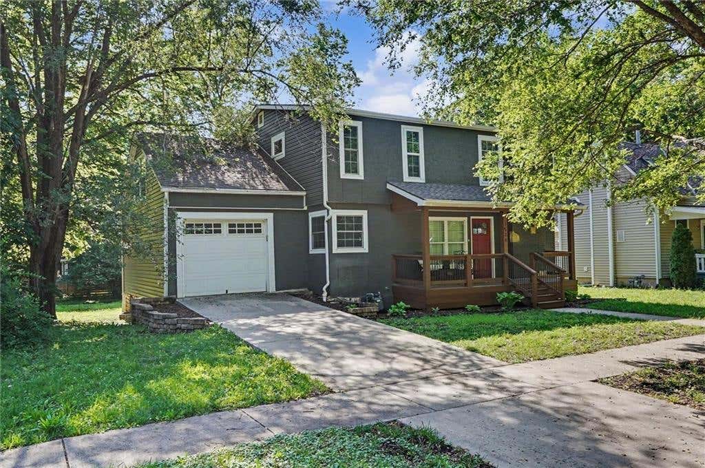 Photo of 1526 Vermont Street, Lawrence, KS 66044 (MLS # 2623417)