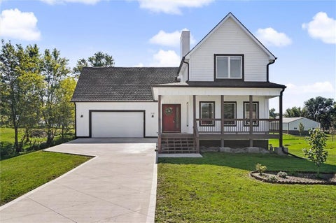 Photo of 318 E 8th Street, Wellsville, KS 66092 (MLS # 2647852)