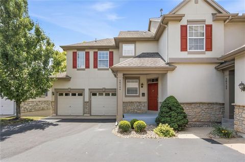 Photo of 16144 Linden Street, Overland Park, KS 66085 (MLS # 2629413)