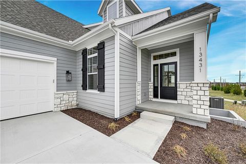 Photo of 13431 W 174th Terrace, Overland Park, KS 66221 (MLS # 2582490)