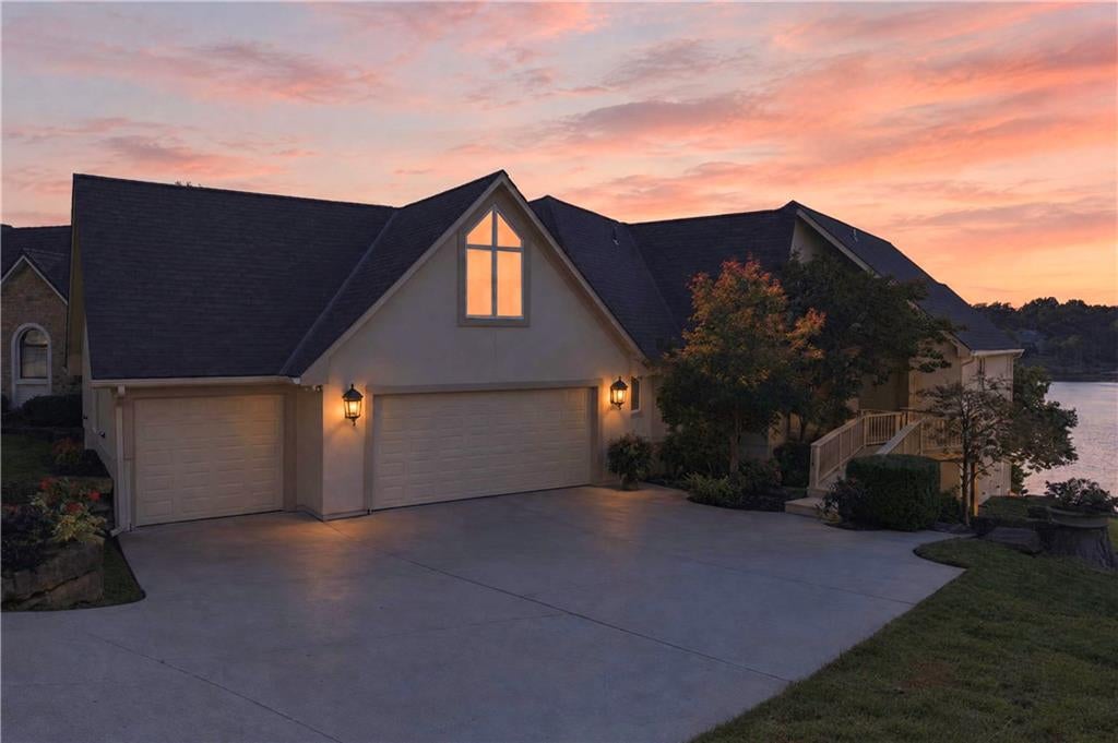 118 NE Edgewater Drive