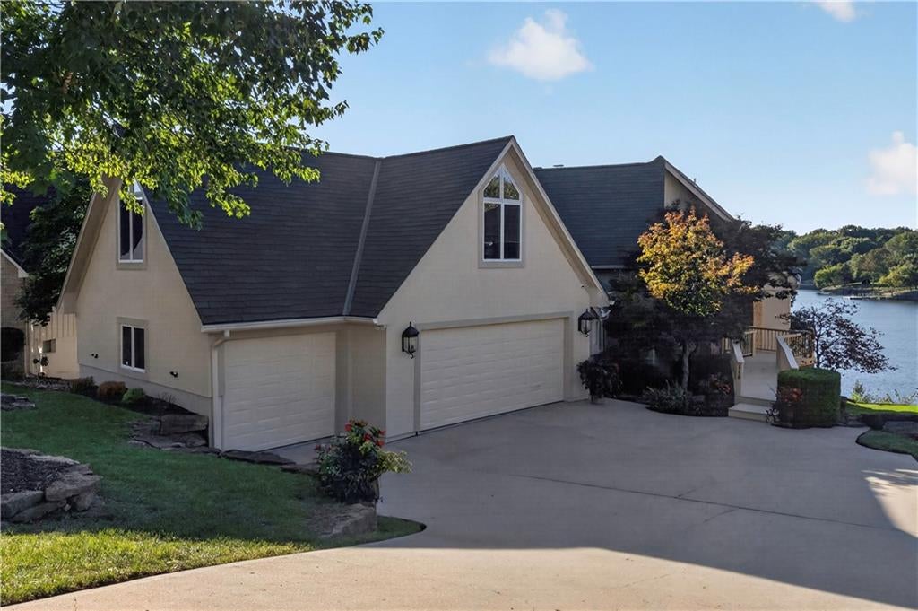 118 NE Edgewater Drive