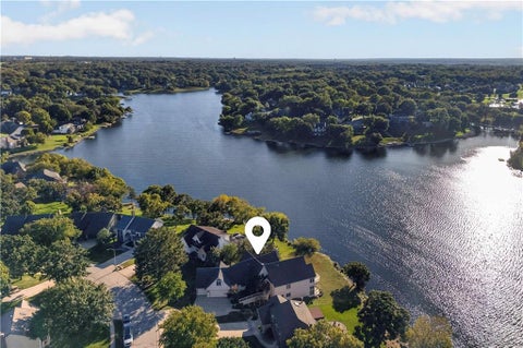Photo of 118 NE Edgewater Drive, Lees Summit, MO 64064 (MLS # 2645971)
