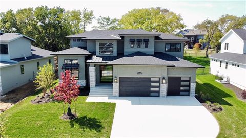 17004 Parkhill Street Overland Park KS 66221
