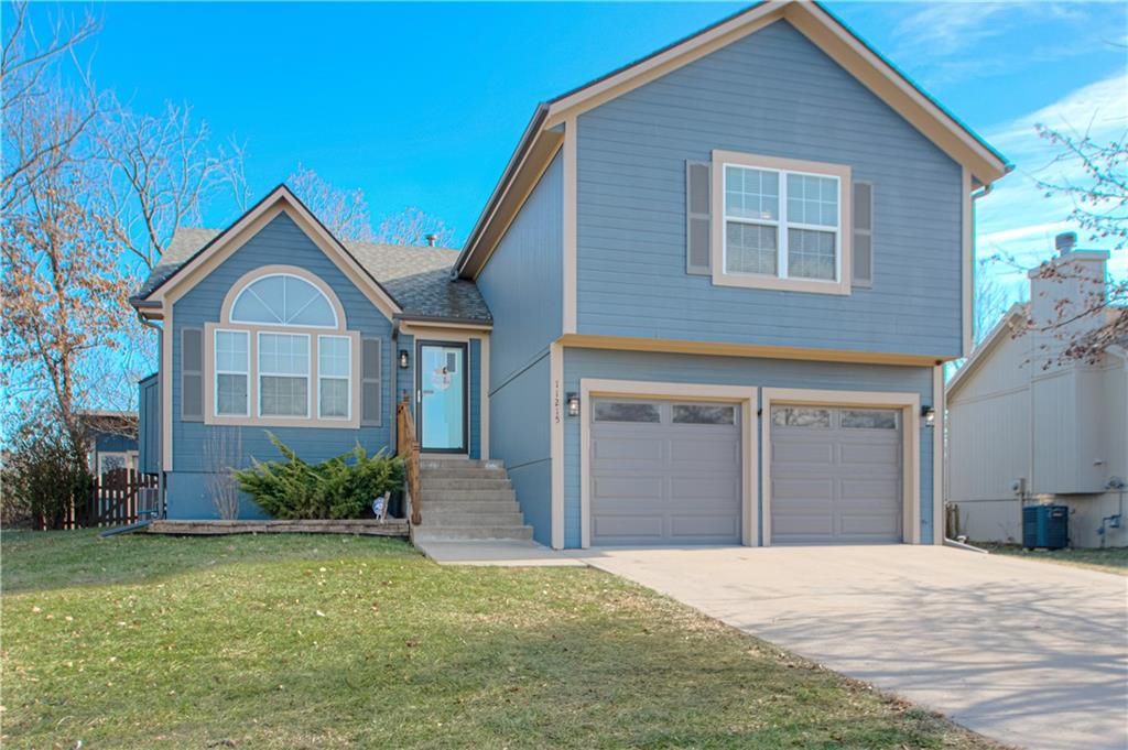 Photo of 11215 N Lewis Avenue, Kansas City, MO 64157 (MLS # 2592435)