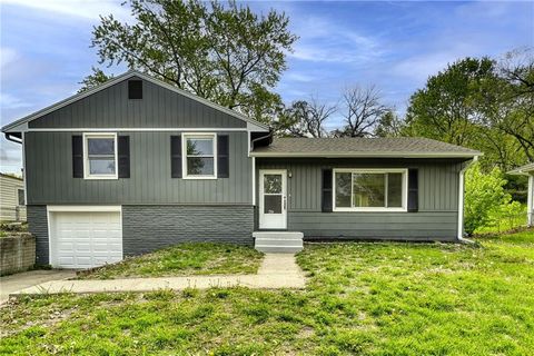 Photo of 3535 N CHELSEA Avenue, Kansas City, MO 64117 (MLS # 2625189)