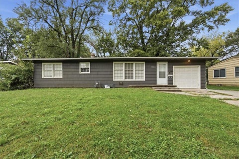 Photo of 10002 Belmont Avenue, Kansas City, MO 64134 (MLS # 2645084)