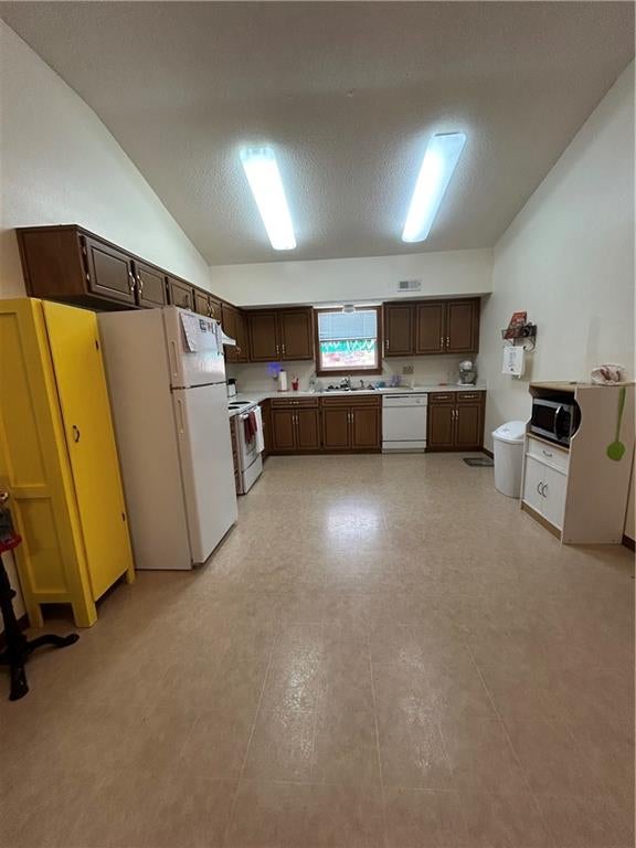 725 A & B Kiowa Street