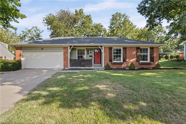 6202 E 110TH ST, KANSAS CITY, MO 64134 - Image 8df5a8a4e23111b53a870fe365070a02/290678871