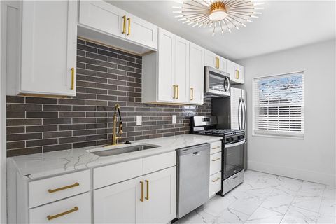 1207 W 45th Street 3W Kansas City MO 64111