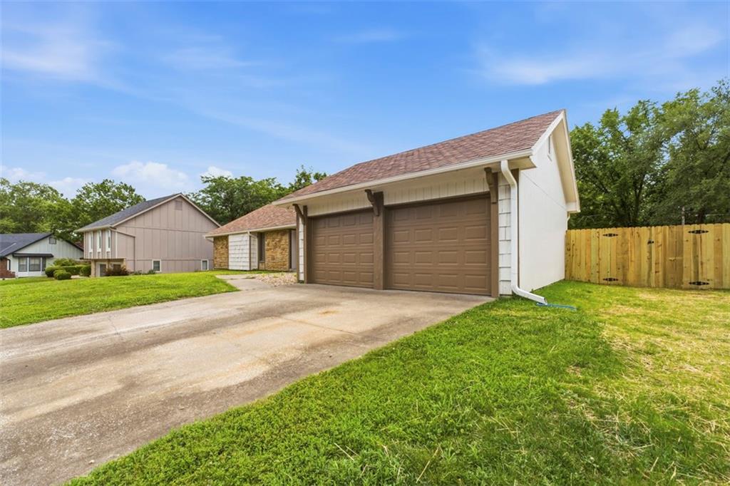 219 NW Redwood Court
