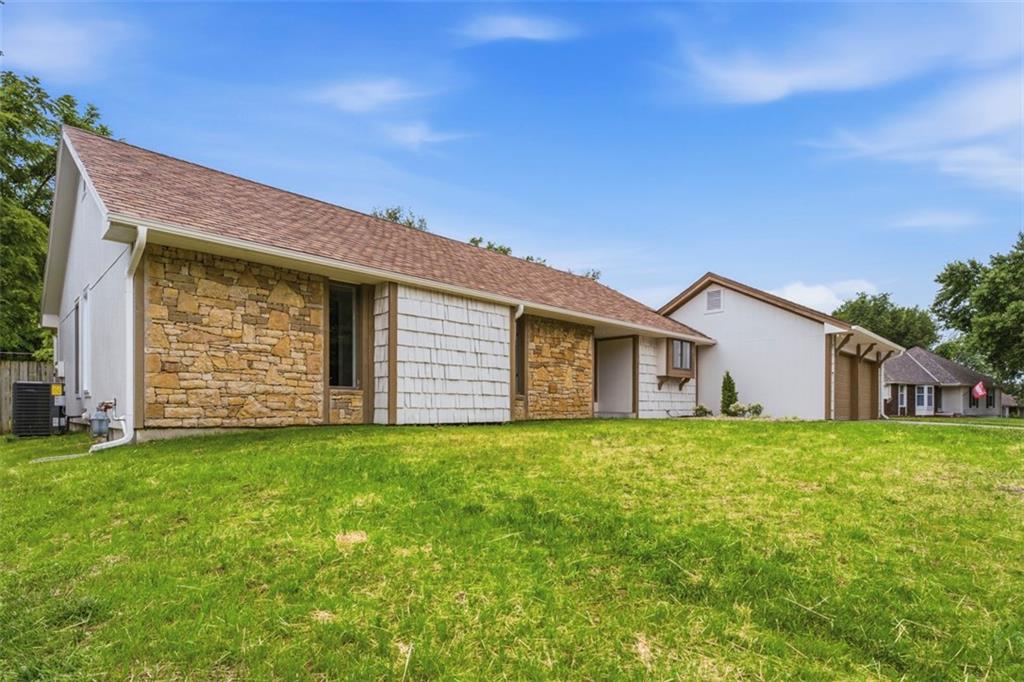 219 NW Redwood Court