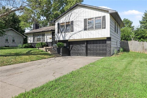 Photo of 13516 Lowell Avenue, Grandview, MO 64030 (MLS # 2632211)