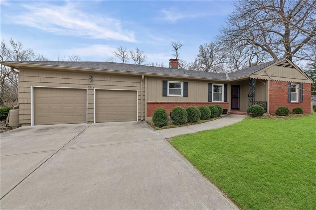 Photo of 5305 N Cypress Avenue, Kansas City, MO 64119 (MLS # 2608032)