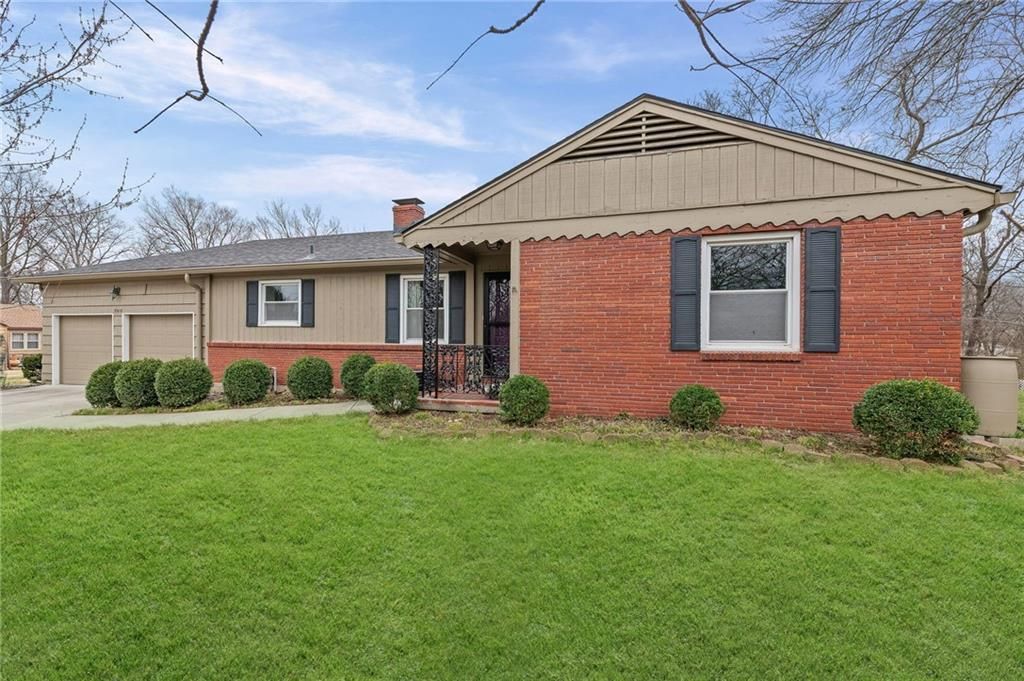 Photo of 5305 N Cypress Avenue, Kansas City, MO 64119 (MLS # 2608032)