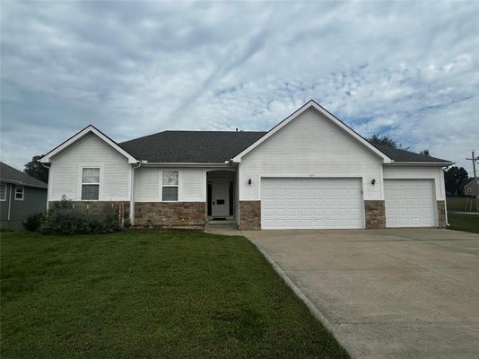 313 S WHILSHIRE DR, TONGANOXIE, KS 66086 - Image 8e2ff6cf14ffd7e467b9aaf1b6bef19d/3583834715