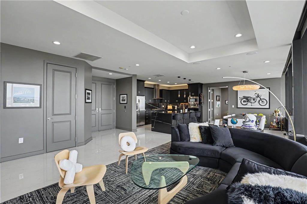 700 W 31st Street 702