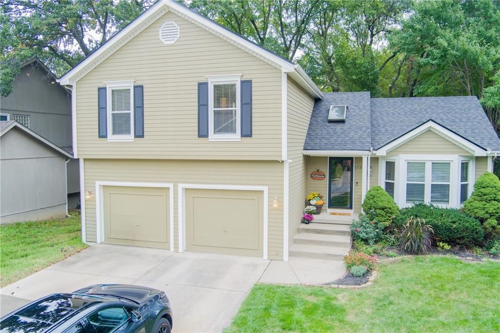 Photo of 1733 Welleslay Lane, Liberty, MO 64068 (MLS # 2573767)
