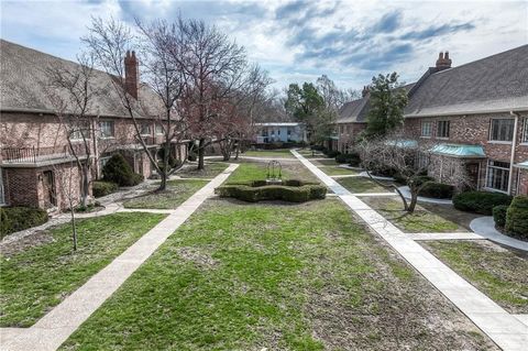 8373 Somerset Drive Prairie Village KS 66207