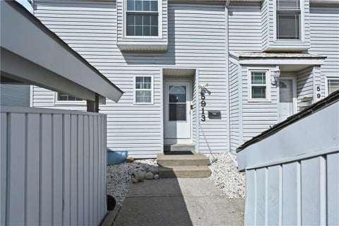 Photo of 5913 Ridgeway Avenue, Kansas City, MO 64133 (MLS # 2643212)