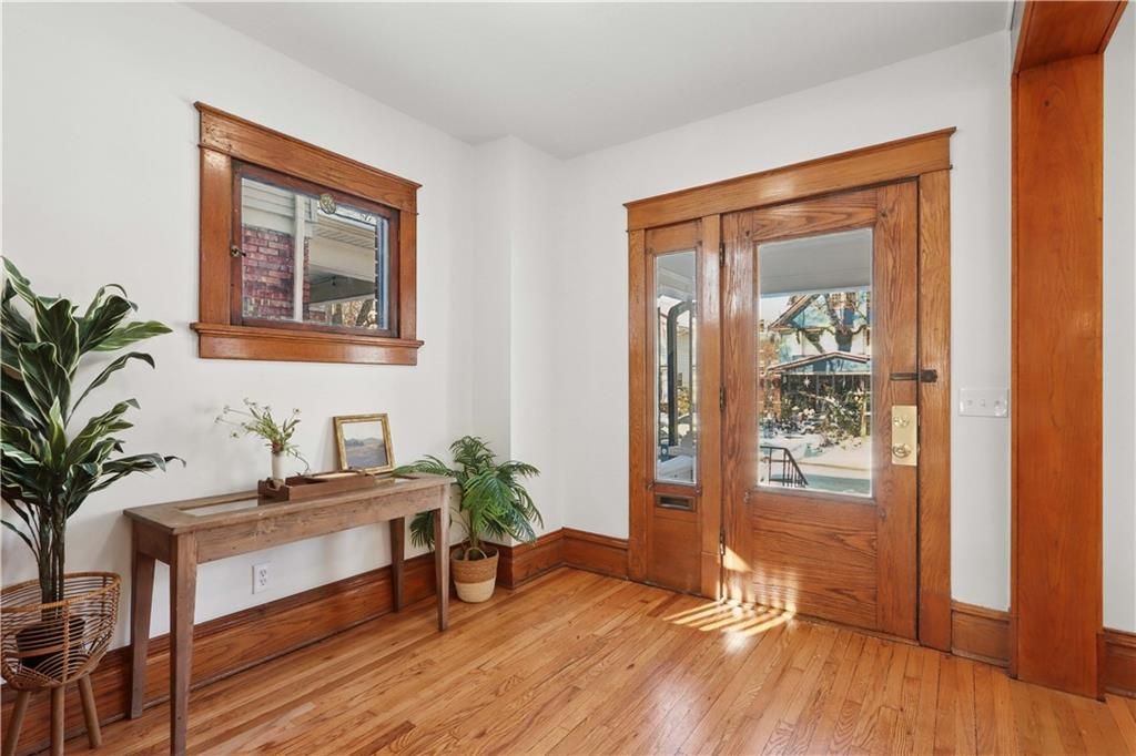 Photo of 829 W 39th Terrace, Kansas City, MO 64111 (MLS # 2598636)