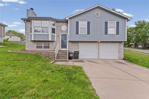 Photo of 600 SE Steeple Court, Blue Springs, MO 64014 (MLS # 2616360)