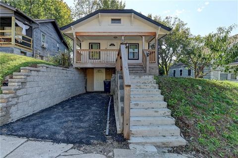 Photo of 5605 E 27th Terrace, Kansas City, MO 64128 (MLS # 2584699)