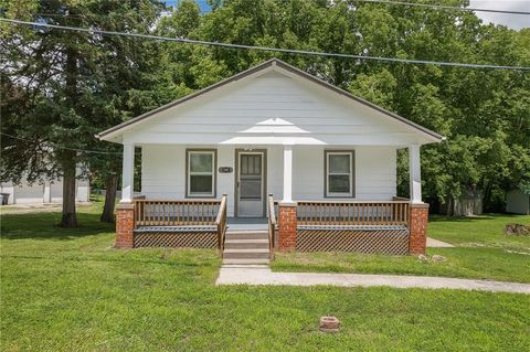 Photo of 2501 Excello Drive, St Joseph, MO 64503 (MLS # 2627668)