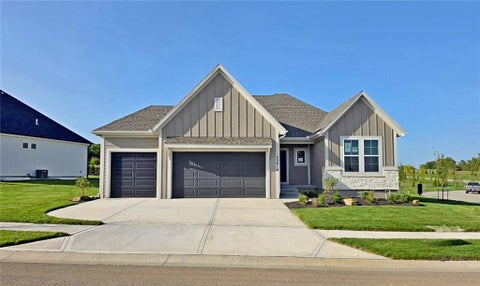 Photo of 23910 W 112th Terrace, Olathe, KS 66061 (MLS # 2621399)