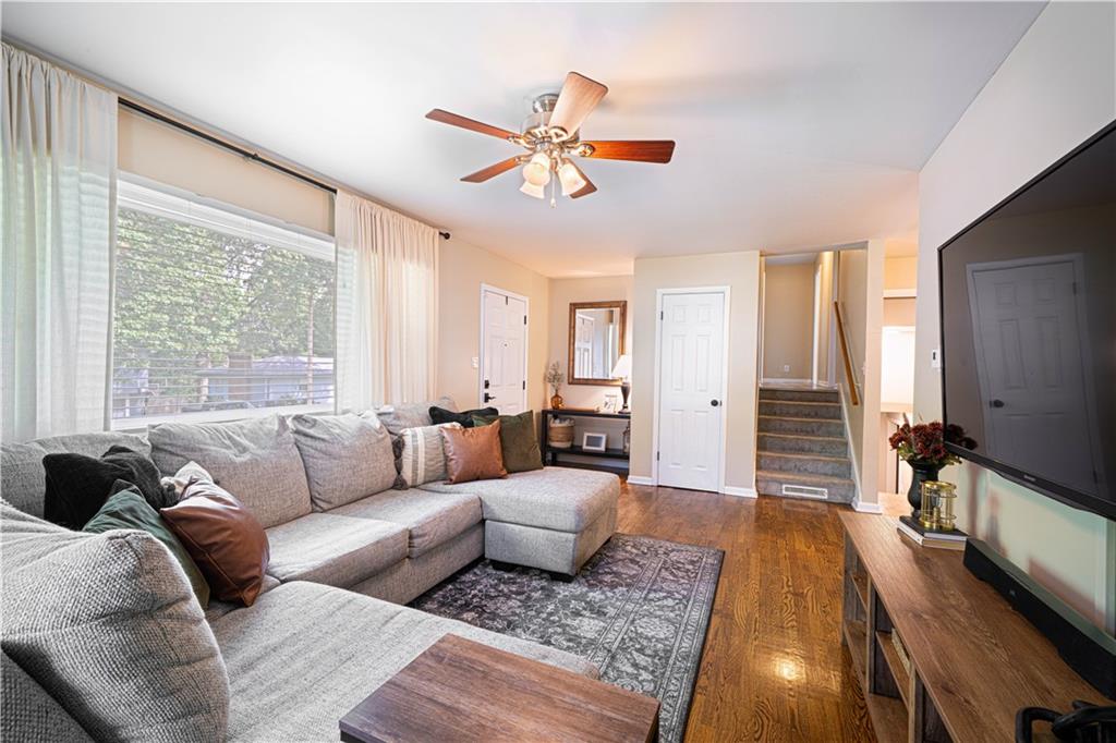 St Joseph, Missouri 64506, United States, 3 Bedrooms Bedrooms, ,2 BathroomsBathrooms,Residential,Active,191911