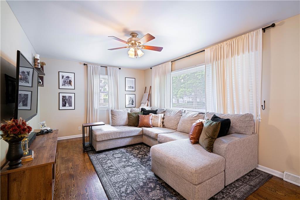 St Joseph, Missouri 64506, United States, 3 Bedrooms Bedrooms, ,2 BathroomsBathrooms,Residential,Active,191911