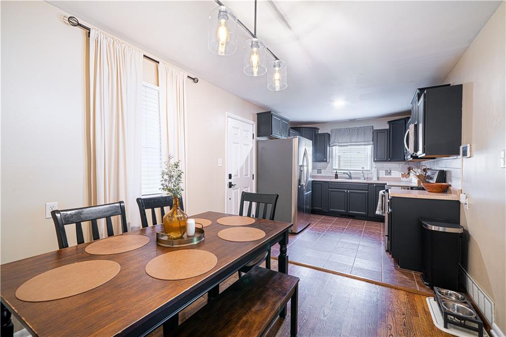 St Joseph, Missouri 64506, United States, 3 Bedrooms Bedrooms, ,2 BathroomsBathrooms,Residential,Active,191911