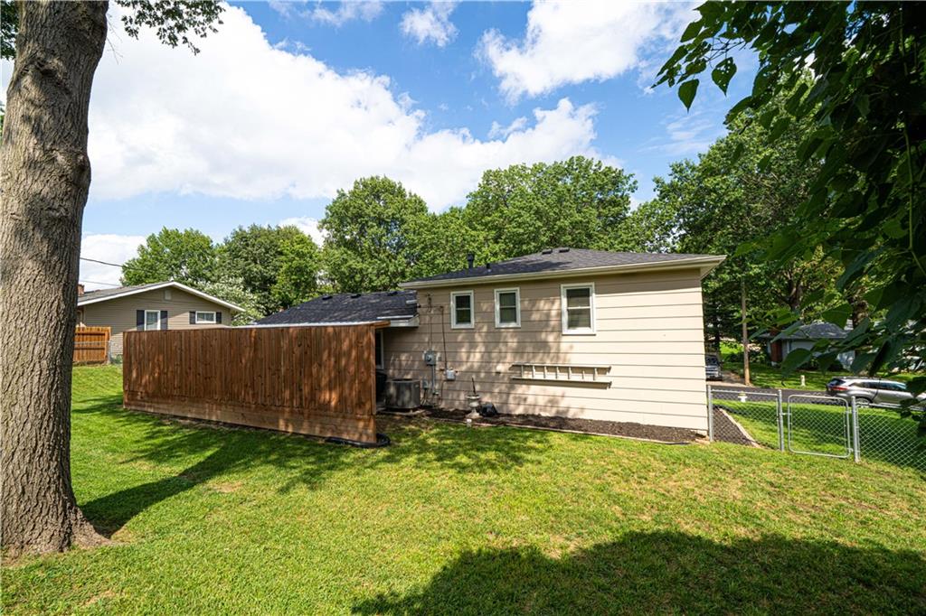 St Joseph, Missouri 64506, United States, 3 Bedrooms Bedrooms, ,2 BathroomsBathrooms,Residential,Active,191911