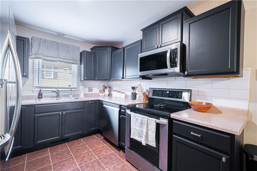 St Joseph, Missouri 64506, United States, 3 Bedrooms Bedrooms, ,2 BathroomsBathrooms,Residential,Active,191911