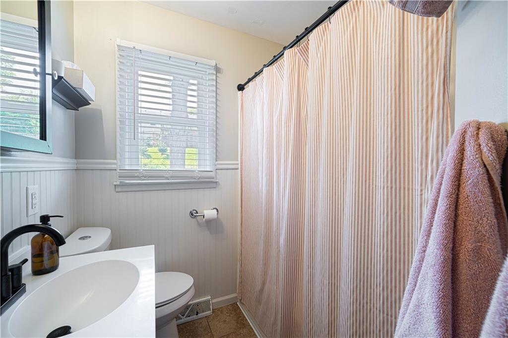 St Joseph, Missouri 64506, United States, 3 Bedrooms Bedrooms, ,2 BathroomsBathrooms,Residential,Active,191911