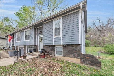 5824 NW Walnut Court, Parkville, MO 64152 - #: 2542150