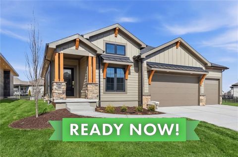 Photo of 15284 W 173rd Terrace, Olathe, KS 66062 (MLS # 2589211)