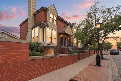 Photo of 983 Pennsylvania Avenue, Kansas City, MO 64105 (MLS # 2617931)