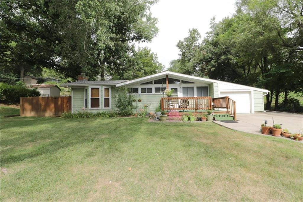Photo 1 of 35 — 5706 N EUCLID Avenue, Gladstone, MO 64118