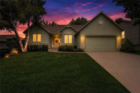 Photo of 7878 W 155 Terrace, Overland Park, KS 66223 (MLS # 2630891)