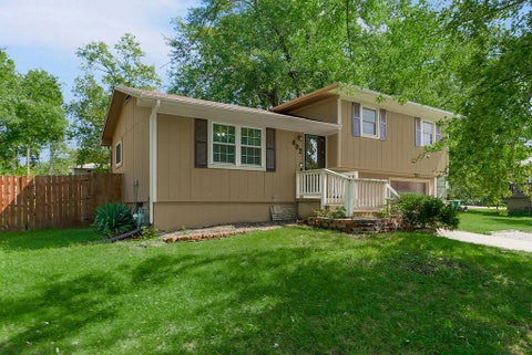 Photo of 402 N Harrison Street, Spring Hill, KS 66083 (MLS # 2642604)