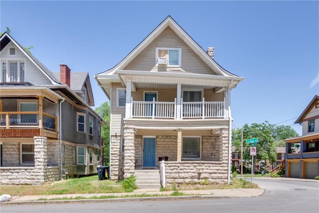 Photo of 708 E 34th Street, Kansas City, MO 64109 (MLS # 2630196)