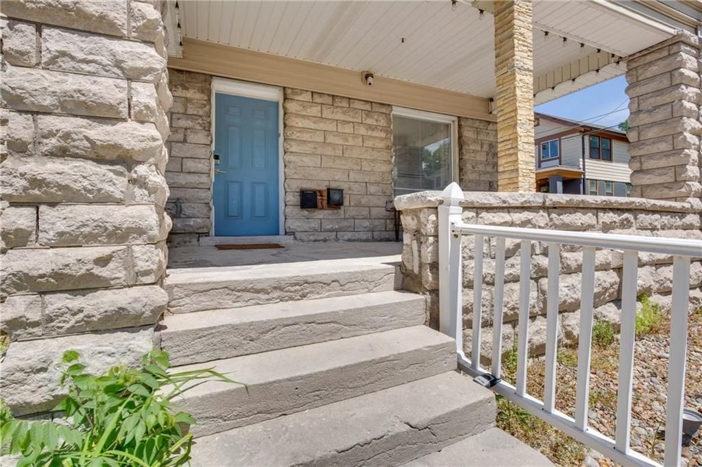 Photo of 708 E 34th Street, Kansas City, MO 64109 (MLS # 2630196)