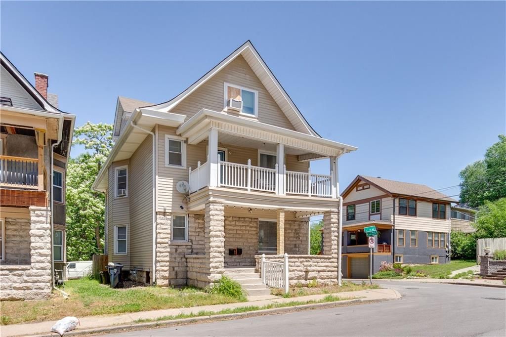 Photo of 708 E 34th Street, Kansas City, MO 64109 (MLS # 2630196)